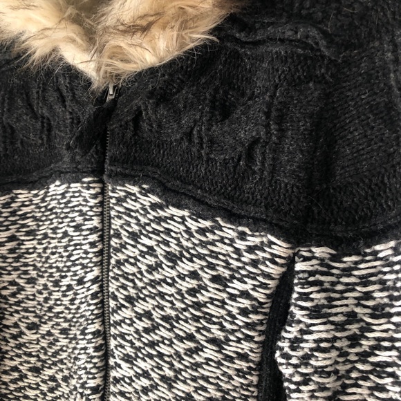 Anthropologie sweater with faux fur trimmed hood - Picture 5 of 8